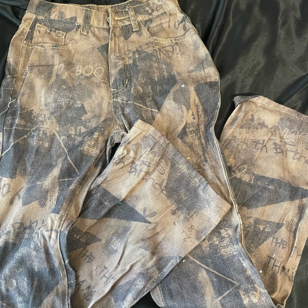 Brown graphic jeans
